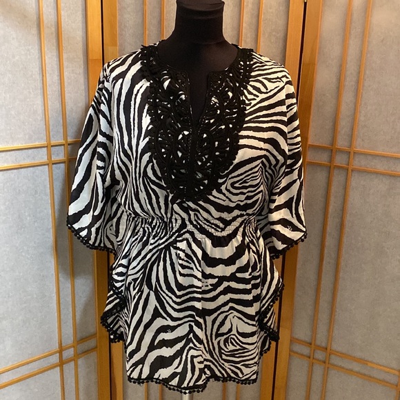 Dots Zebra Caftan Top - Picture 5 of 7